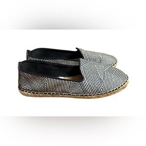 DV Dolce Vita Women Flat Espadrille Slip On shoes Black Tan Geometric Stripe 8.5